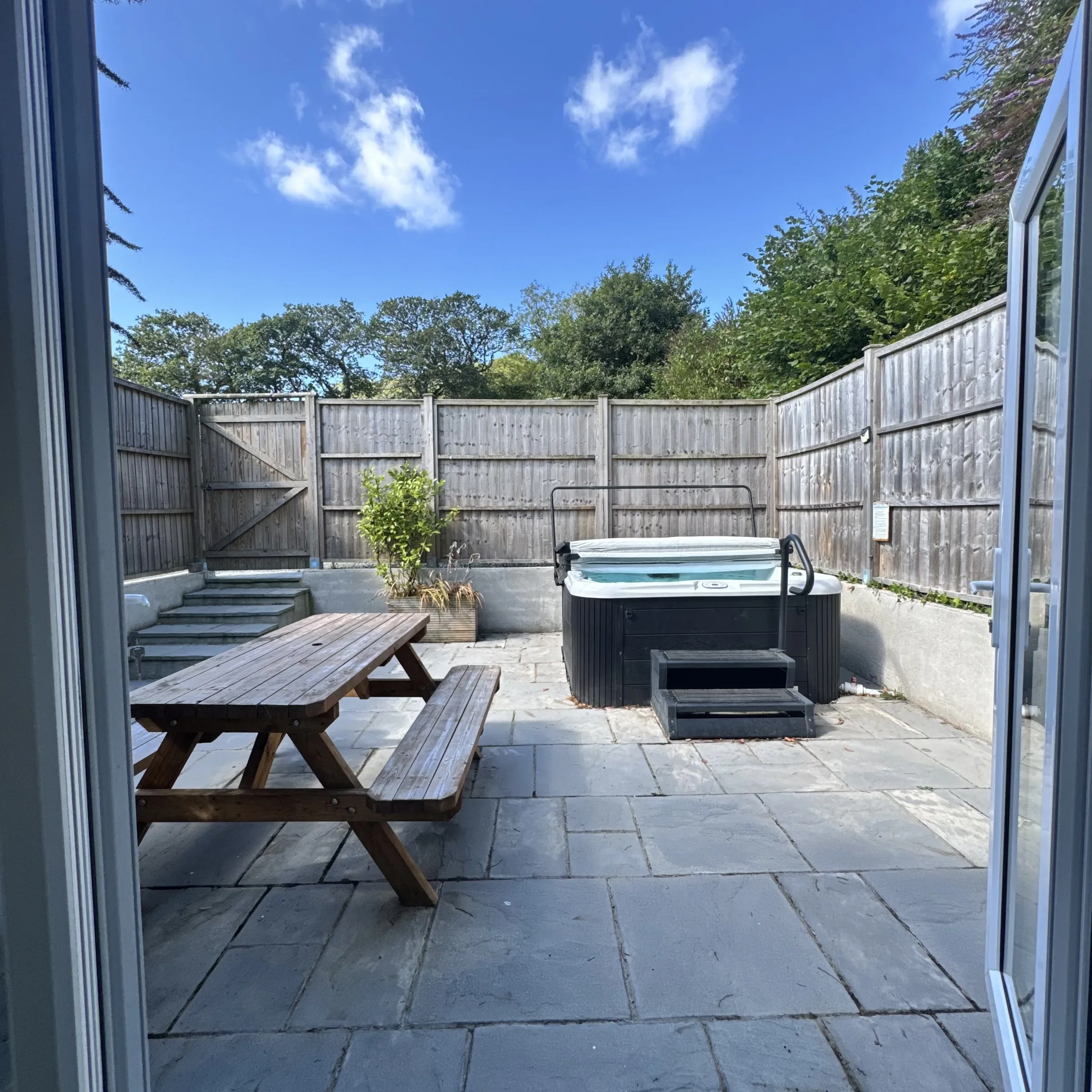 Helyk’s private hot tub on the enclosed patio, with the picnic bench alongside