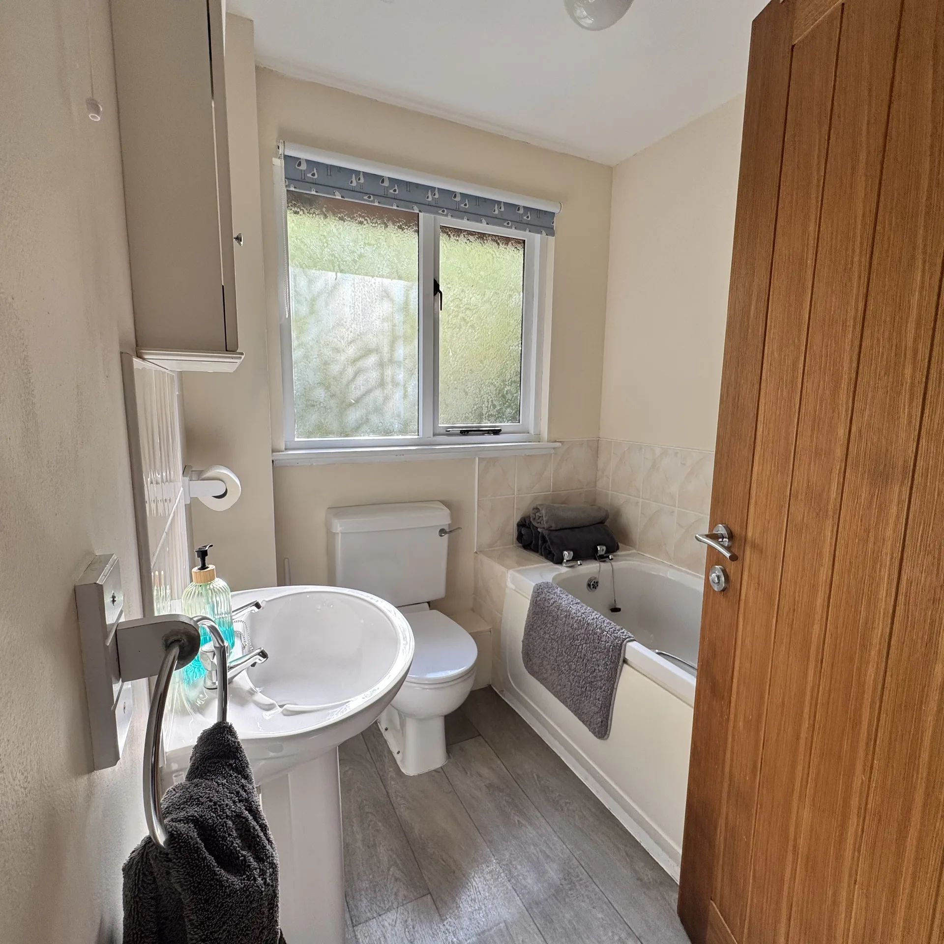 Stamford’s bathroom with bath, basin and toilet